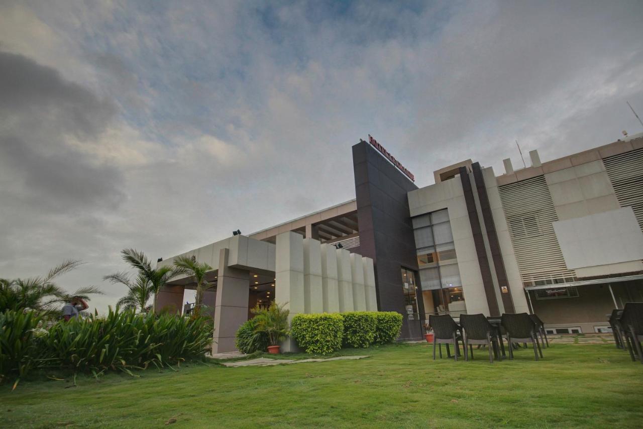Hotel Le Grande Bijāpur Exterior foto