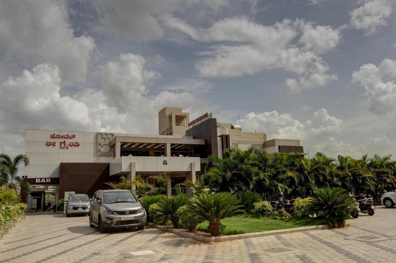 Hotel Le Grande Bijāpur Exterior foto