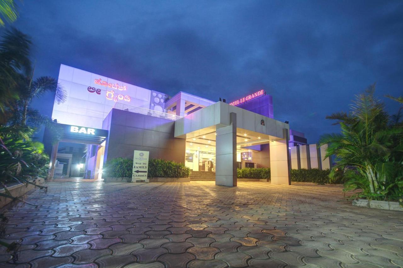 Hotel Le Grande Bijāpur Exterior foto