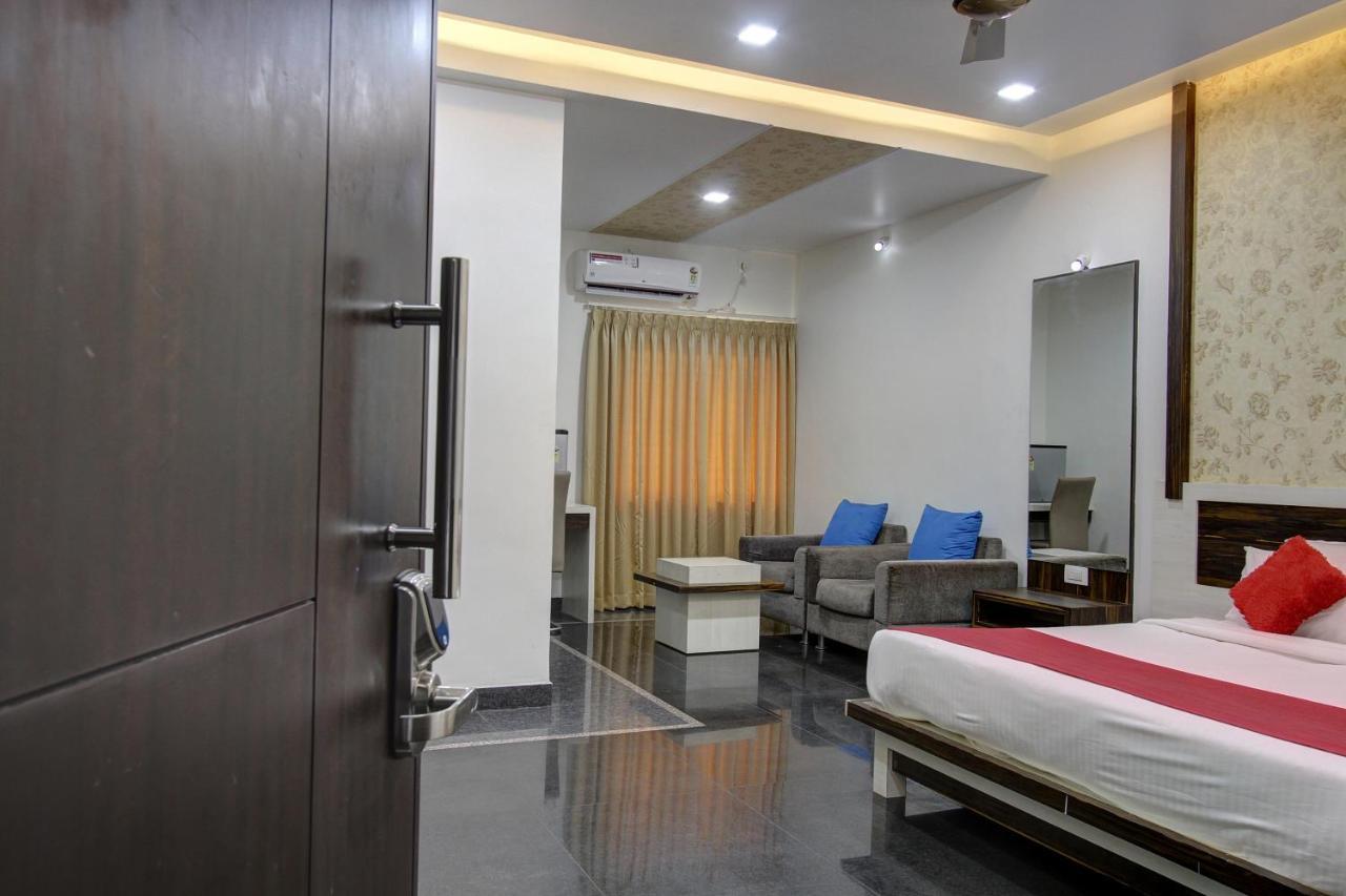 Hotel Le Grande Bijāpur Exterior foto